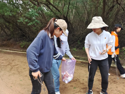志愿服务情♖,奉献我先行——长虫山志愿者活动(修改版)229.png 志愿服务情,奉献我先行——长虫山志愿者活动(修改版)229.png
