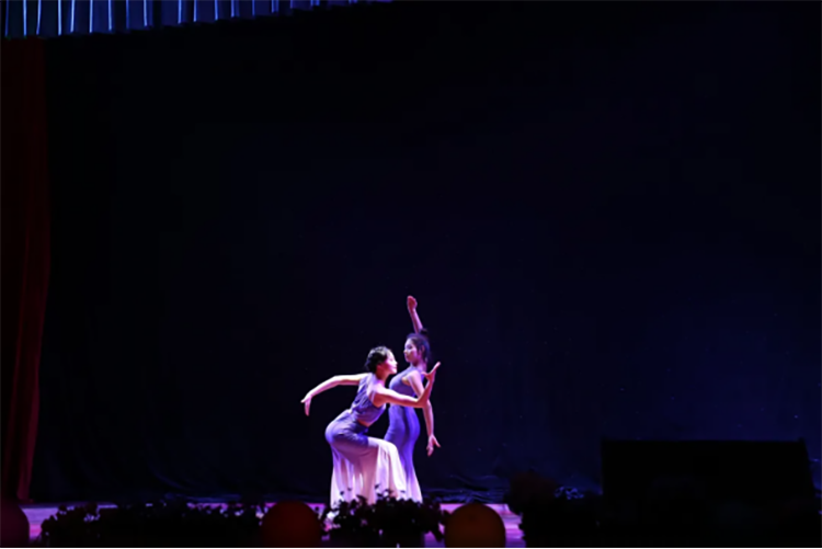 文化艺术杏运民族表演艺术19级“正青春🙋🏽♀️、不负遇见”结业汇演圆满落幕371.png 文化艺术杏运民族表演艺术19级“正青春🧔🏿♂️、不负遇见”结业汇演圆满落幕371.png